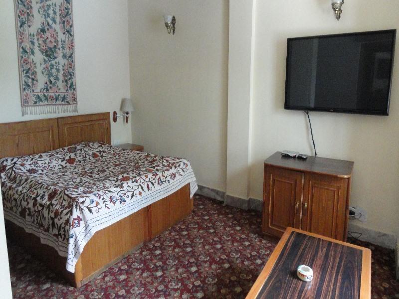 Green Acre Hotel Srinagar  Bagian luar foto